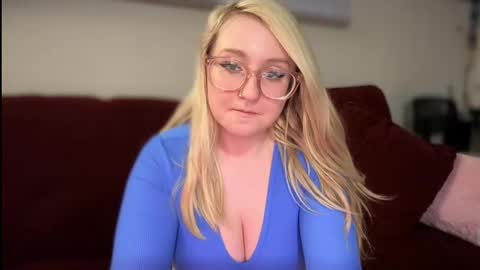 Snapshot of vanillapuddingpie chatting on February 28, 3:59 am vanillapuddingpie online show from February 28, 3:59 am