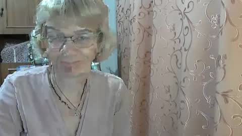 Vanillaxcreamy online show from December 21, 2:37 pm