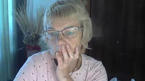 Vanillaxcreamy online show from September 28, 9:47 am