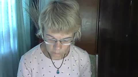 Vanillaxcreamy online show from October 1, 9:48 am