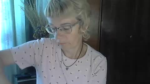 Vanillaxcreamy online show from October 3, 8:44 am