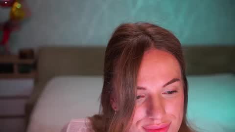 Snapshot of vanille_mystery chatting on November 2, 8:44 pm Sophie online show from November 2, 8:44 pm