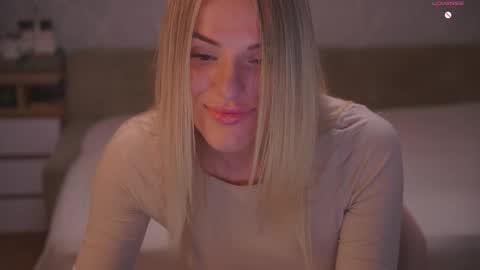 Sophie online show from February 1, 8:07 pm