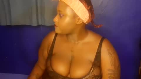 Snapshot of vannah_bae chatting on February 6, 8:13 pm vannah_bae online show from February 6, 8:13 pm