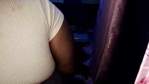 Snapshot of vannah_bae chatting on February 7, 7:06 pm vannah_bae online show from February 7, 7:06 pm