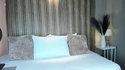 V A N N E S A   online show from October 24, 11:39 am