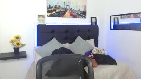 vane online show from December 2, 2:23 pm