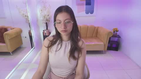 vannia t18 online show from December 13, 7:53 pm