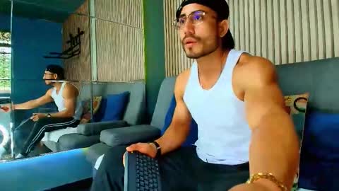 Vans Ross online show from February 13, 7:10 pm