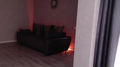 Snapshot of varonica_caprii chatting on December 17, 8:01 am Varonica Caprii Online this week Monday Tuesday Thursday Friday online show from December 17, 8:01 am