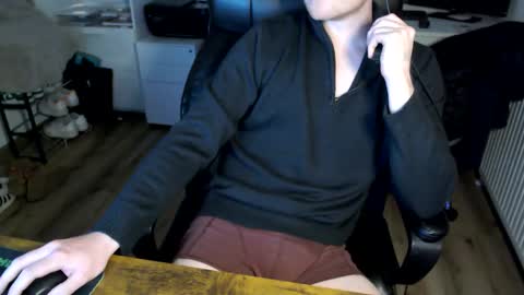 Snapshot of vaslo08 chatting on April 26, 11:08 am Vaslo online show from April 26, 11:08 am
