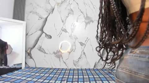 Snapshot of vayolethx chatting on February 19, 12:34 pm vayolethx online show from February 19, 12:34 pm