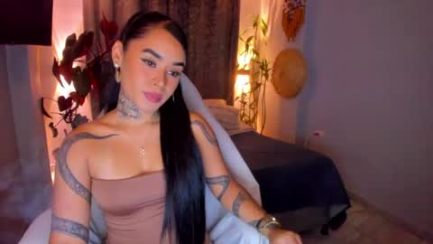 Snapshot of vayolett_bass chatting on July 7, 5:32 am Vayolett Bass online show from July 7, 5:32 am