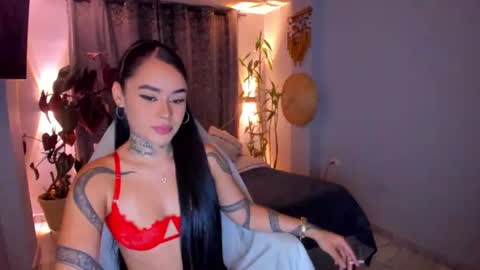 Snapshot of vayolett_bass chatting on July 13, 8:06 am Vayolett Bass online show from July 13, 8:06 am