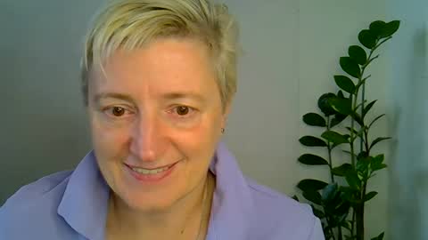 Snapshot of vea_motty chatting on October 31, 8:59 am vea_motty online show from October 31, 8:59 am