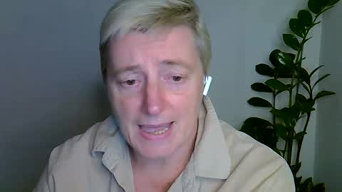 Snapshot of vea_motty chatting on November 6, 7:26 pm vea_motty online show from November 6, 7:26 pm