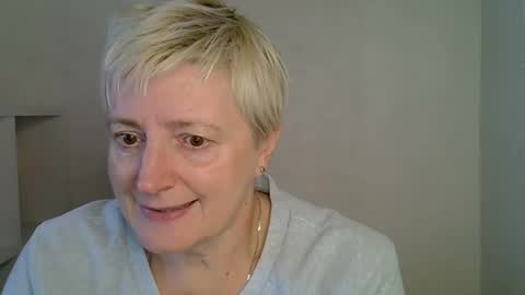 Snapshot of vea_motty chatting on November 10, 8:35 am vea_motty online show from November 10, 8:35 am