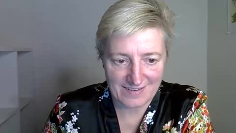 Snapshot of vea_motty chatting on November 12, 2:06 pm vea_motty online show from November 12, 2:06 pm