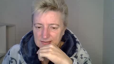 Snapshot of vea_motty chatting on November 20, 8:25 am vea_motty online show from November 20, 8:25 am