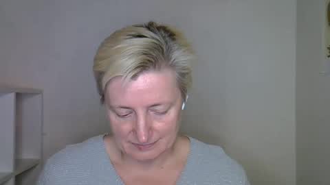 Snapshot of vea_motty chatting on November 24, 6:18 pm vea_motty online show from November 24, 6:18 pm