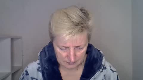 Snapshot of vea_motty chatting on November 28, 8:28 am vea_motty online show from November 28, 8:28 am