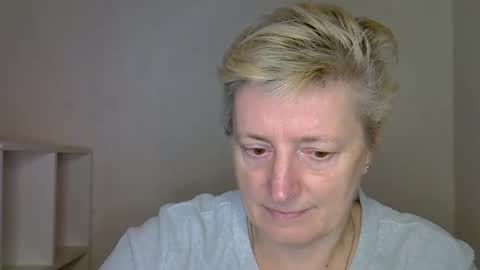 Snapshot of vea_motty chatting on December 1, 7:35 am vea_motty online show from December 1, 7:35 am