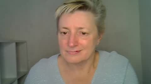 Snapshot of vea_motty chatting on December 15, 10:30 am vea_motty online show from December 15, 10:30 am