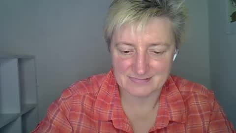 Snapshot of vea_motty chatting on December 16, 11:37 am vea_motty online show from December 16, 11:37 am