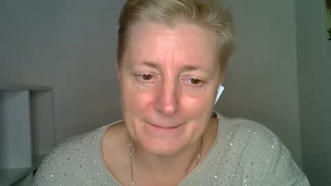 vea_motty online show from December 18, 8:26 pm