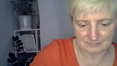 vea_motty online show from April 14, 4:35 pm