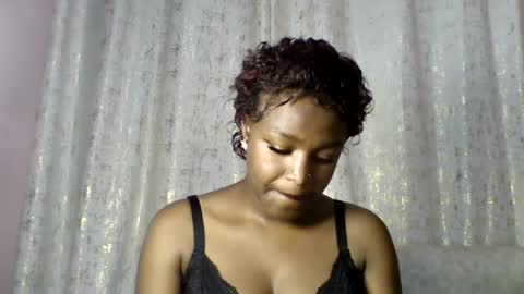 Snapshot of vee_quest chatting on June 21, 6:43 pm vee_quest online show from June 21, 6:43 pm