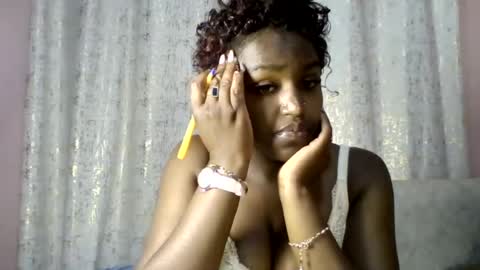 Snapshot of vee_quest chatting on June 22, 3:25 am vee_quest online show from June 22, 3:25 am