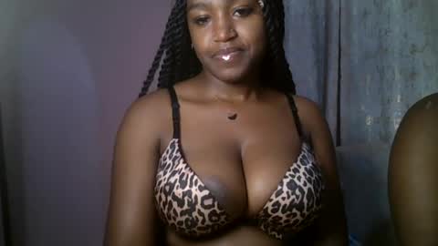 Snapshot of vee_quest chatting on July 29, 10:41 pm vee_quest online show from July 29, 10:41 pm