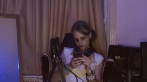 veelucious online show from October 6, 3:04 am