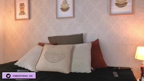 Vee Simons online show from March 2, 7:43 pm