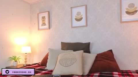 Vee Simons online show from March 21, 7:39 pm