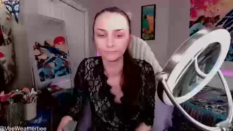 Snapshot of veeweatherbee chatting on March 11, 9:32 pm Violet Weatherbee online show from March 11, 9:32 pm