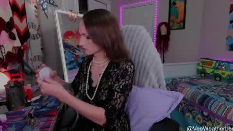Violet Weatherbee online show from May 16, 12:40 am
