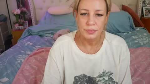 Snapshot of vegas_danielle chatting on July 5, 10:06 pm Vegas Dani online show from July 5, 10:06 pm