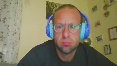vegeta09021982 online show from July 20, 11:40 pm