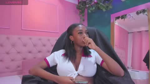 Snapshot of velez_isa chatting on February 21, 1:12 pm velez_isa online show from February 21, 1:12 pm