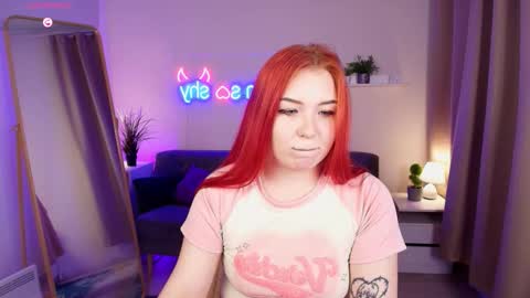 Snapshot of velissealace chatting on November 3, 1:12 pm Alice online show from November 3, 1:12 pm