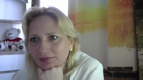 velka_raspberry online show from May 6, 8:08 am