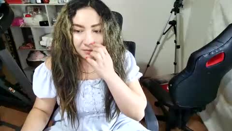 Snapshot of vellarossa chatting on April 28, 4:39 am Im VelaI will be Christmas and New Year with my family December 22 to January 13 I will miss you guys. online show from April 28, 4:39 am