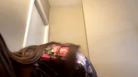 Snapshot of velmaxshaggy chatting on March 6, 7:32 pm velmaxshaggy online show from March 6, 7:32 pm