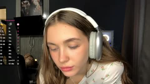 Nia online show from April 11, 3:27 pm