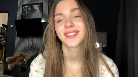 Nia online show from April 17, 5:16 pm