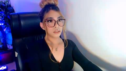 velvet_delux69 online show from November 7, 3:56 pm