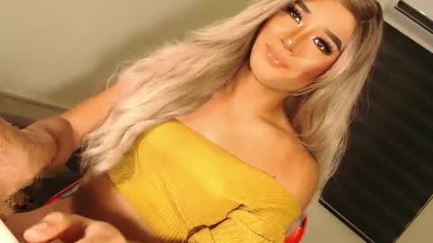 Snapshot of velvet_fux chatting on October 10, 7:24 pm Richy will make you fall in love online show from October 10, 7:24 pm