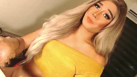 Snapshot of velvet_fux chatting on October 12, 11:26 pm Richy will make you fall in love online show from October 12, 11:26 pm